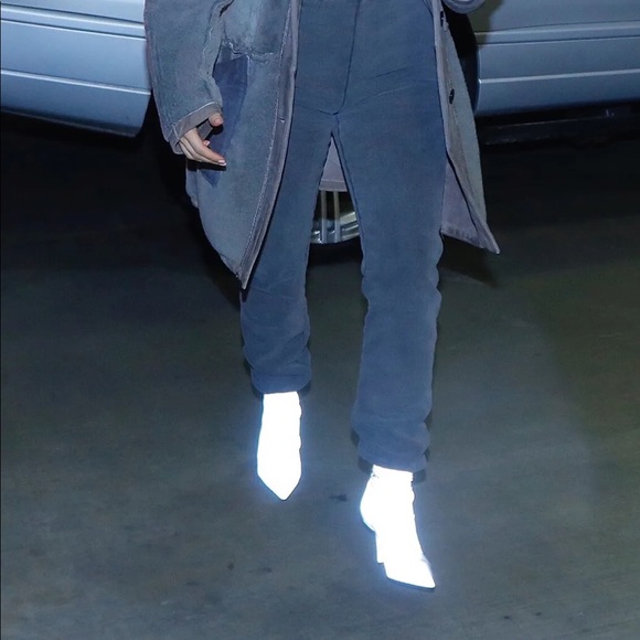 BNWT YEEZY BOOTS - Picture 7 of 9